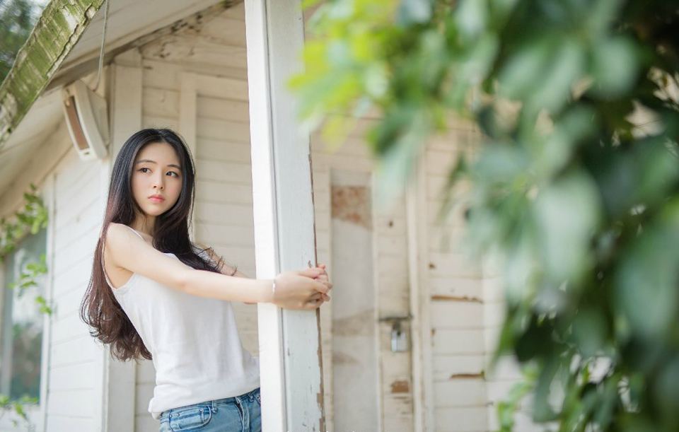 人生坎坎坷坷，跌跌撞撞那是在所难免。但是，不论跌了多少次，你都要坚强地再次站起来。任何时候，无论你面临着生命的何等困惑，抑或经受着多少挫折，无论道路如何的艰难，无论希望变得如何渺茫，请你不要绝望，再试一次，成功一定属于你!